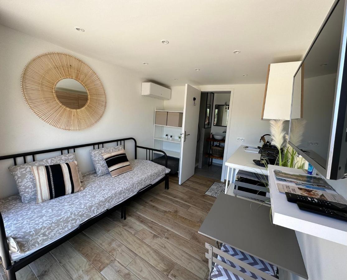 Studio Collobrieres Vue Sur Village Екстериор снимка